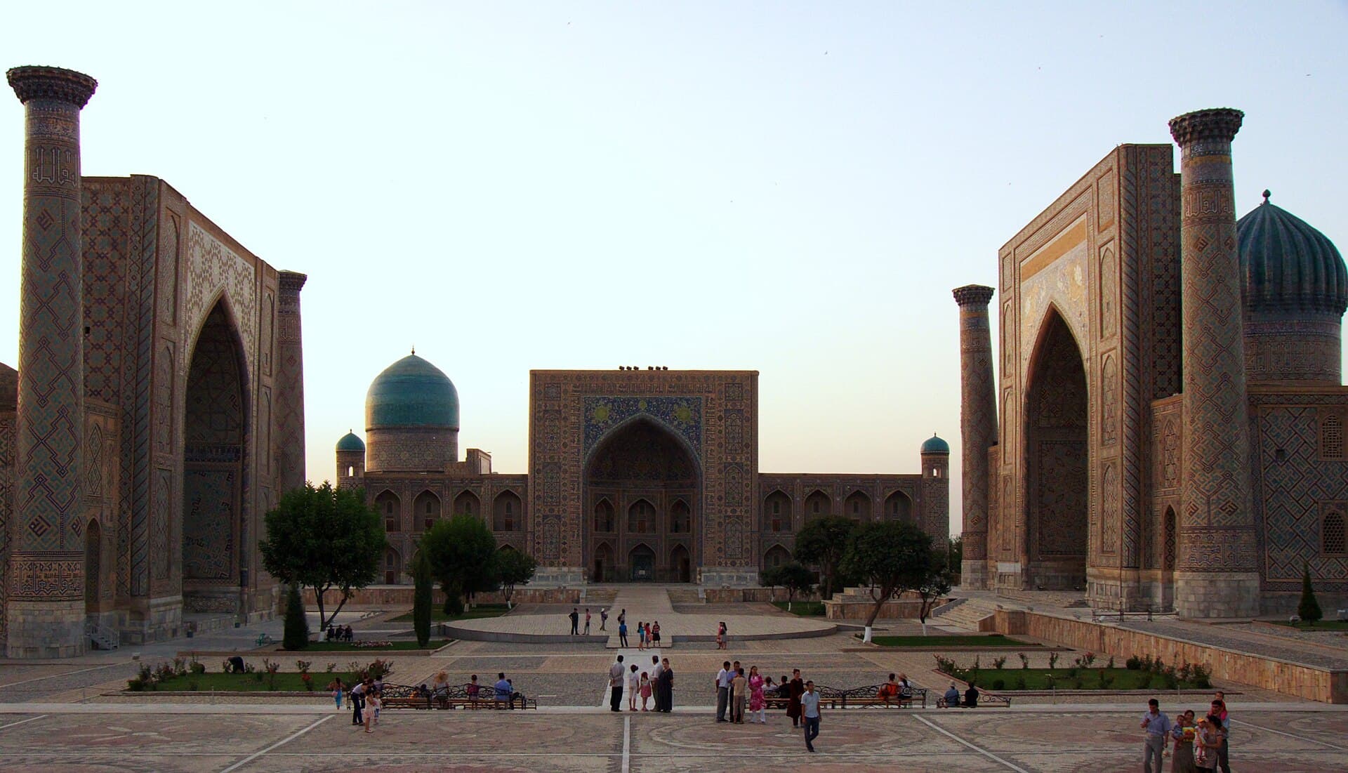 Quyosh botishidagi Registon, Samarqand